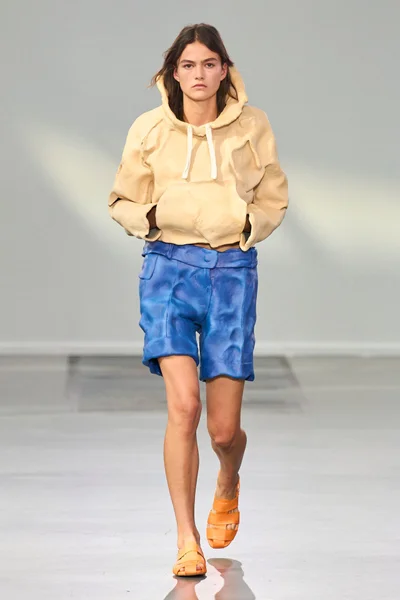 Look 3